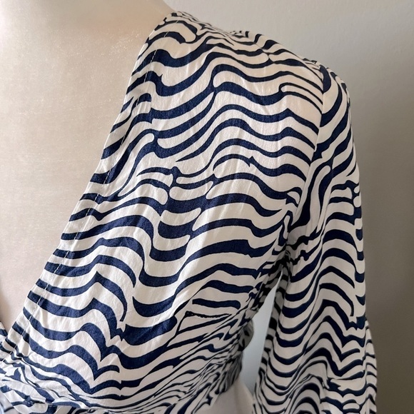 LF deep v long sleeve striped crop top size XS NWT - Picture 4 of 16